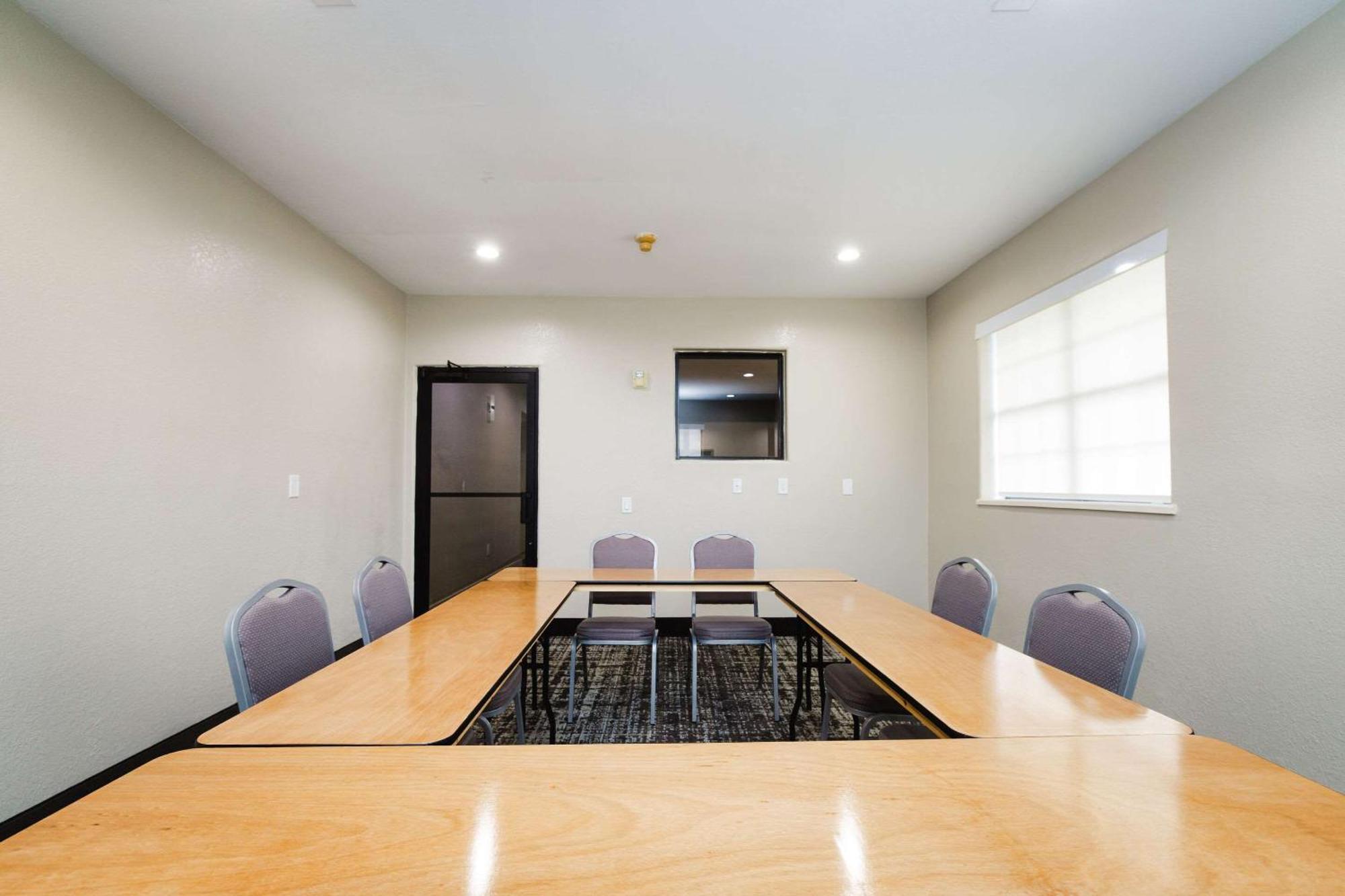 Quality Suites Houston Hobby Airport Exterior photo