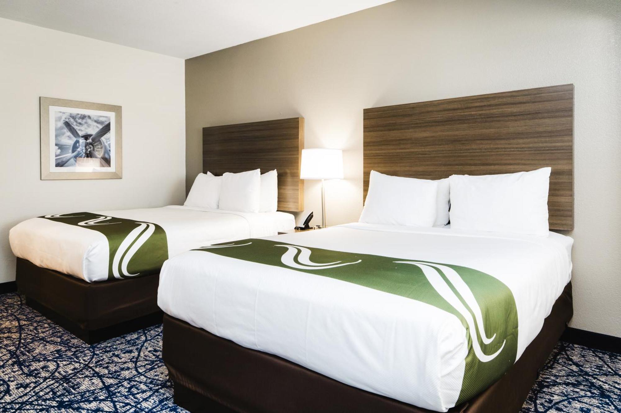 Quality Suites Houston Hobby Airport Exterior photo