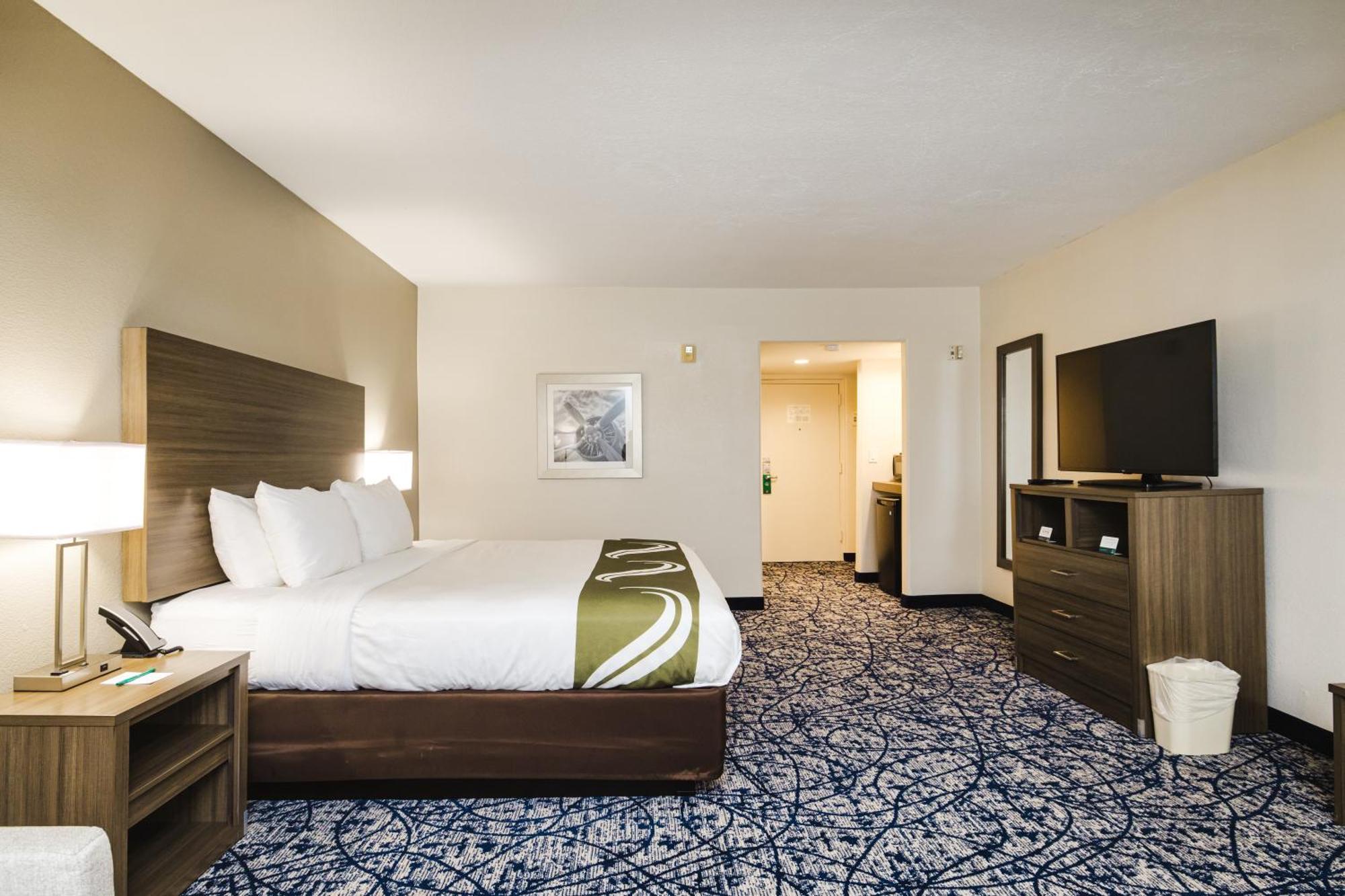Quality Suites Houston Hobby Airport Exterior photo