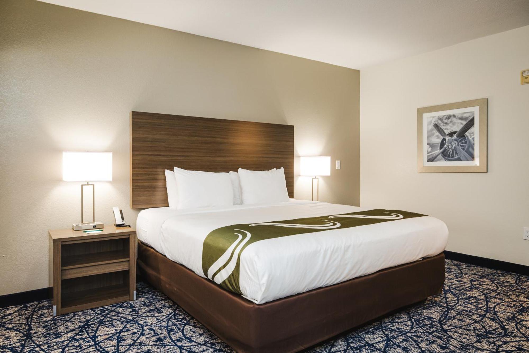Quality Suites Houston Hobby Airport Exterior photo